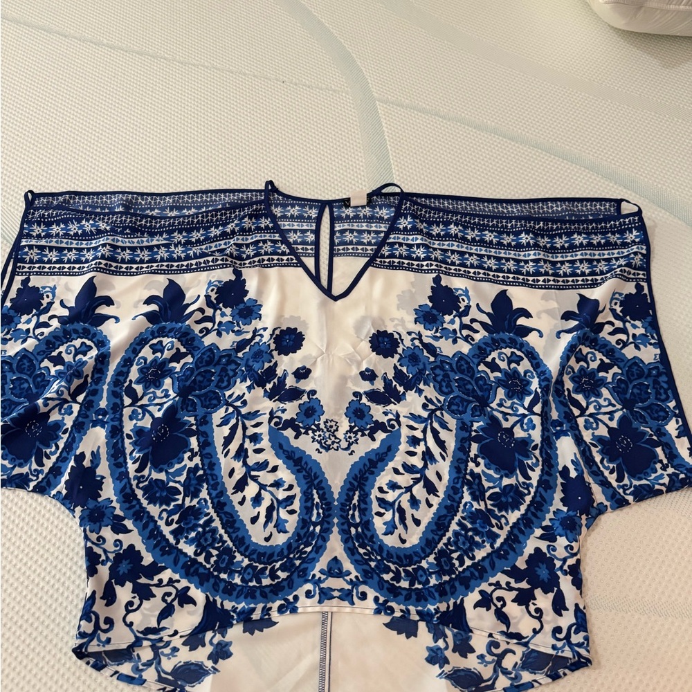 VENUS Navy and White Floral Blouse